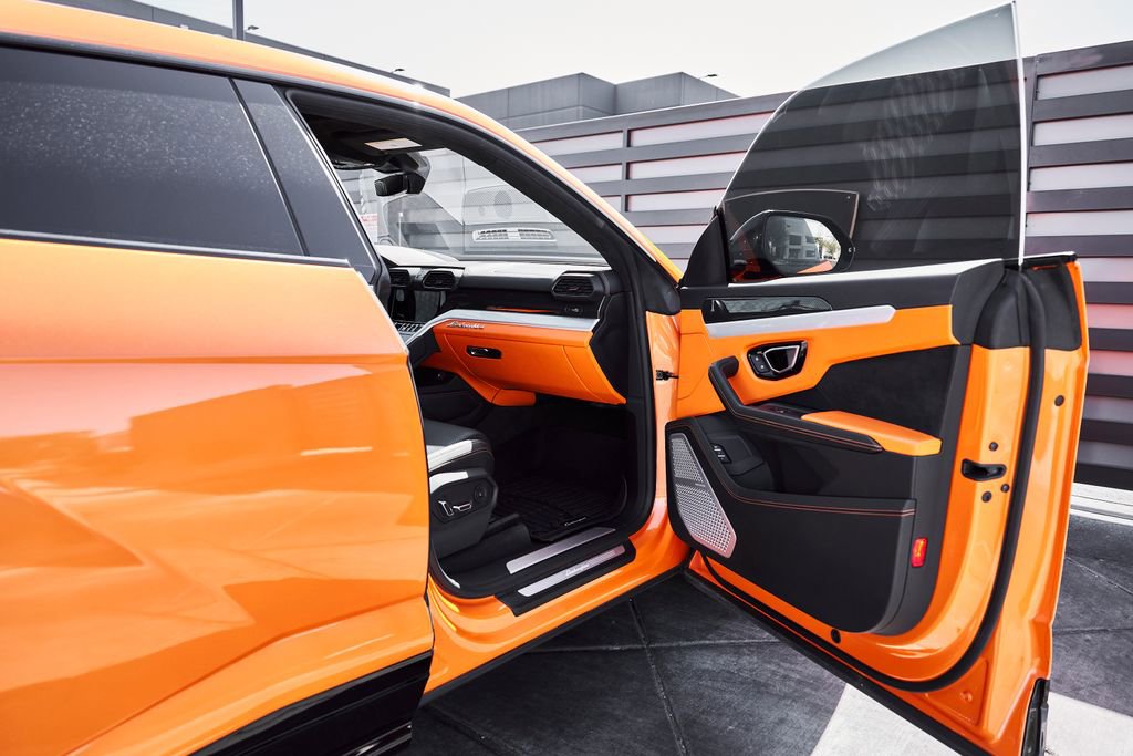 Used 2022 Lamborghini Urus AWD/4WD image 24