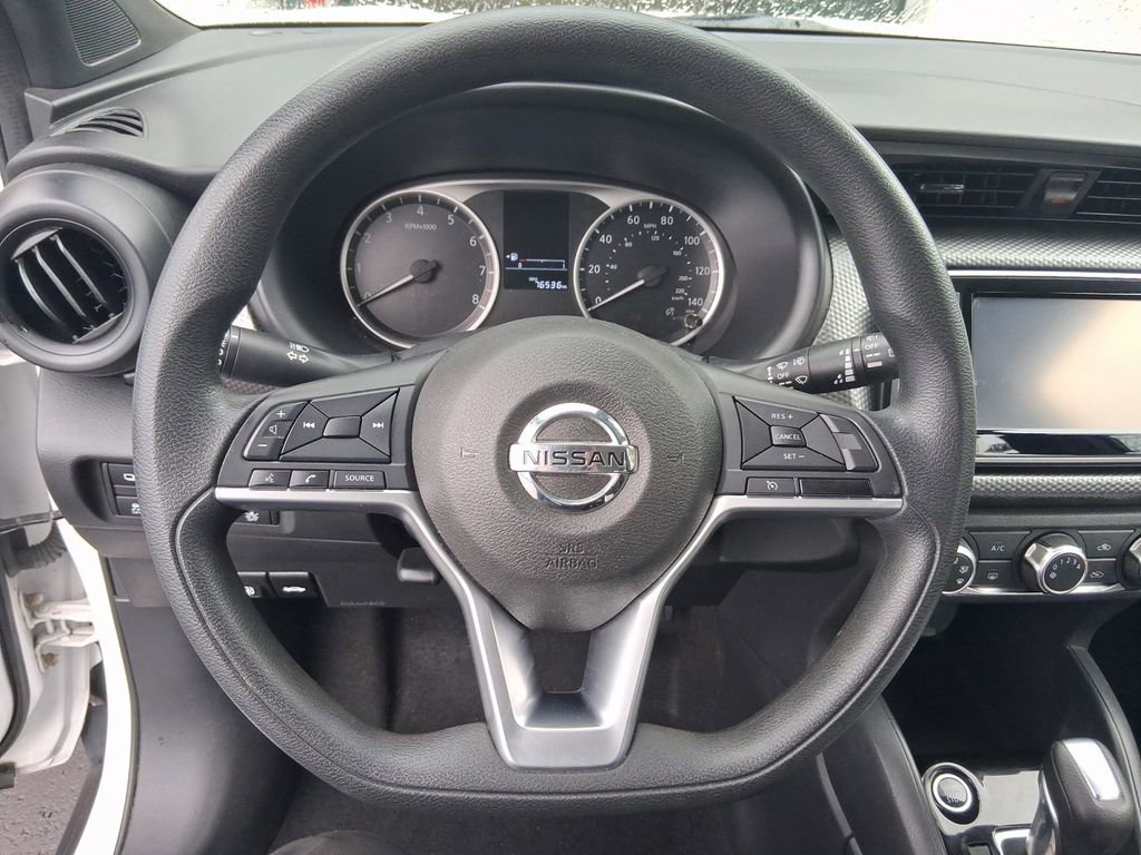Used 2020 Nissan Kicks S image 15