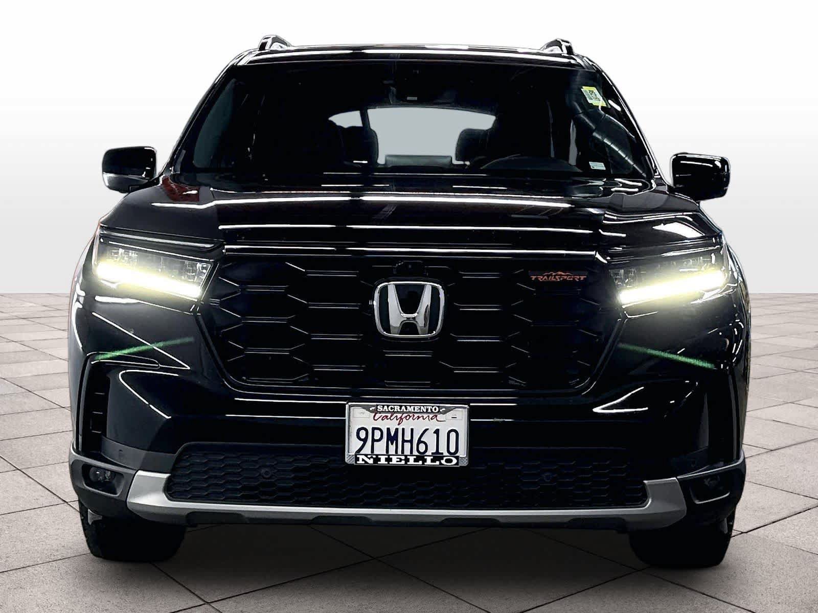 Used 2025 Honda Pilot TrailSport image 3