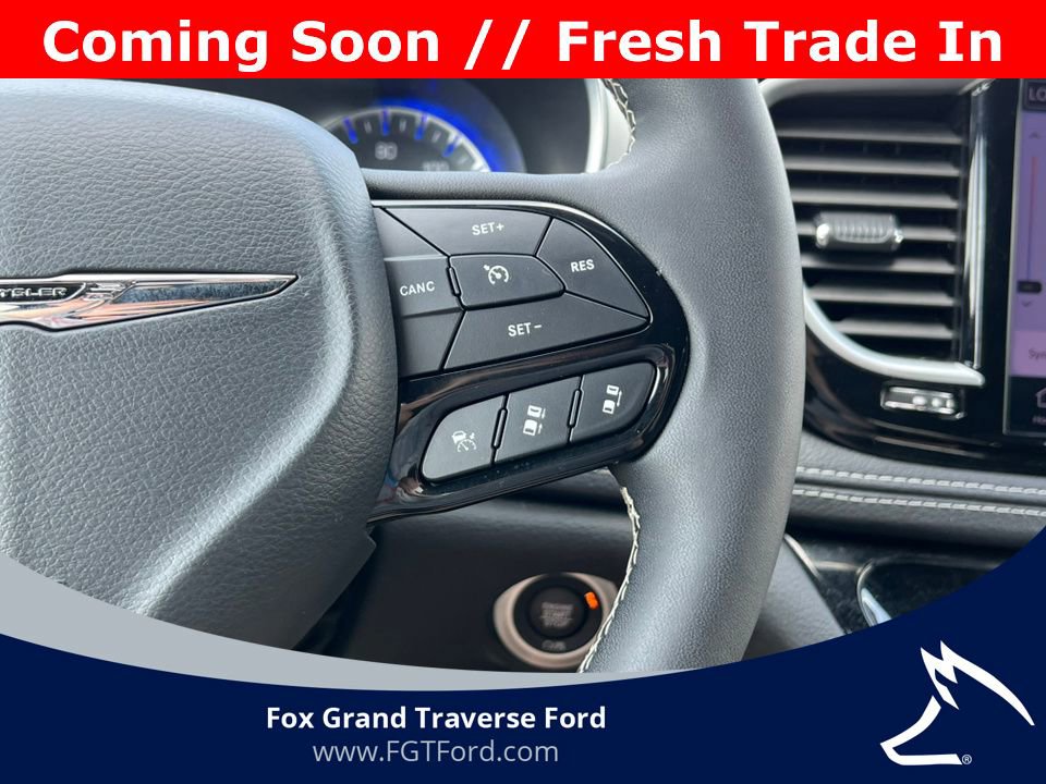 Used 2025 Chrysler Pacifica Limited FWD image 22