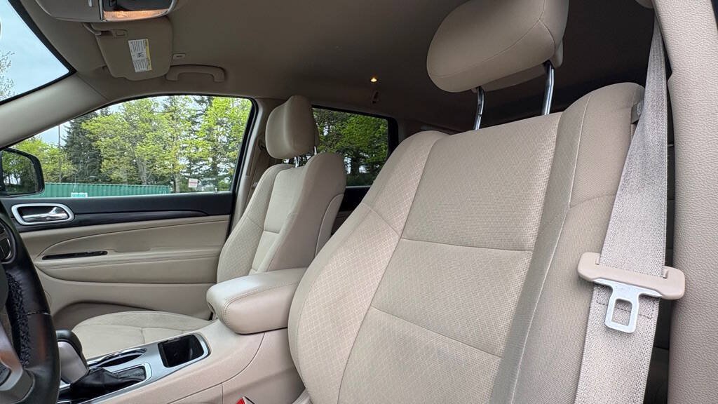 Used 2020 Jeep Grand Cherokee Laredo RWD image 9