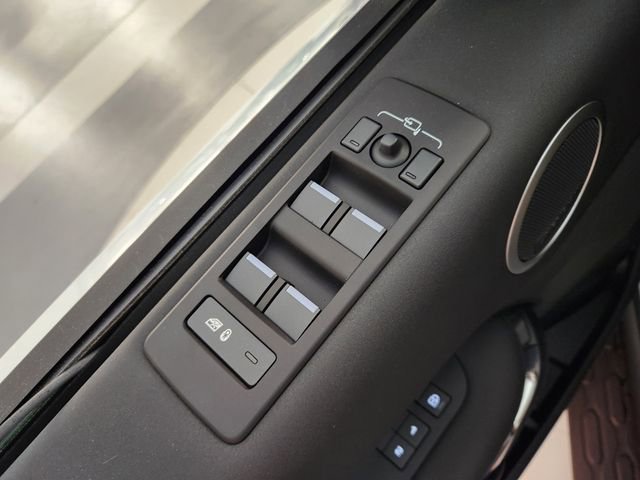 New 2026 Land Rover Discovery S AWD/4WD image 21