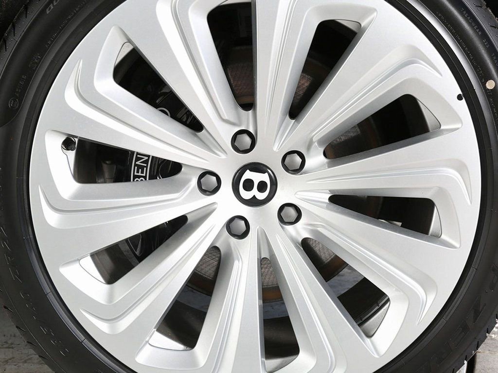 Certified 2025 Bentley Bentayga image 6