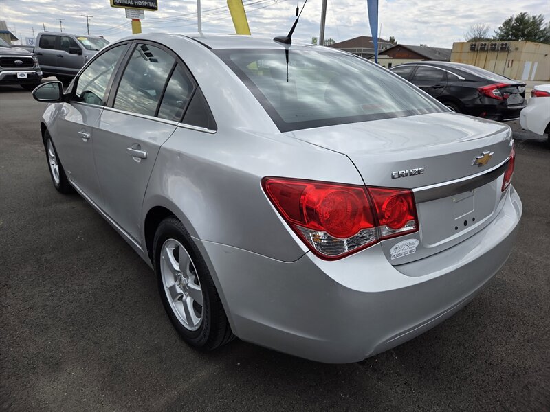 Used 2014 Chevrolet Cruze LT w/ Technology Package FWD image 5