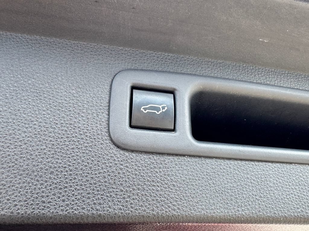 Used 2020 Toyota Highlander LE AWD/4WD image 20