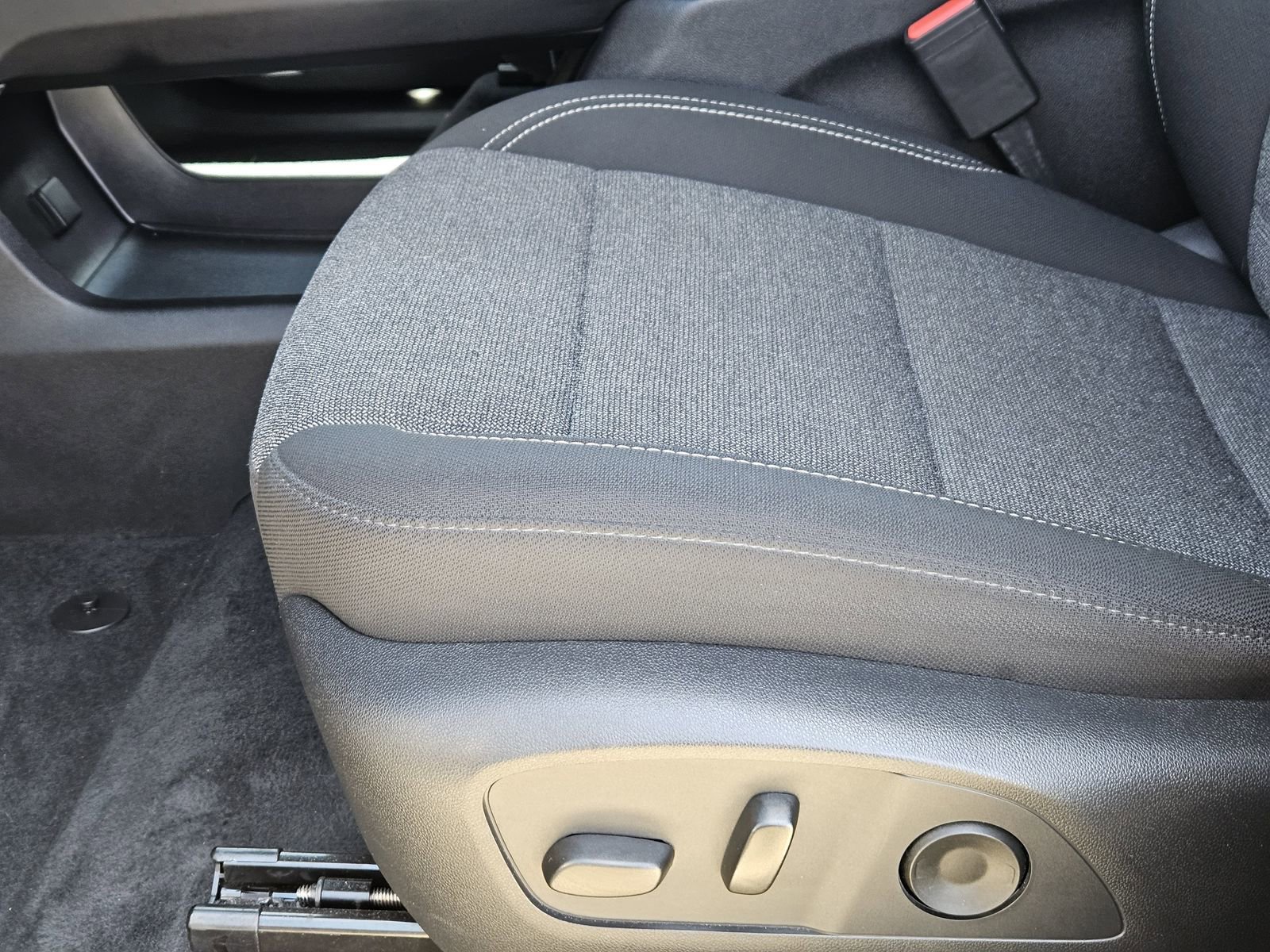 Certified 2025 GMC Acadia Elevation image 32