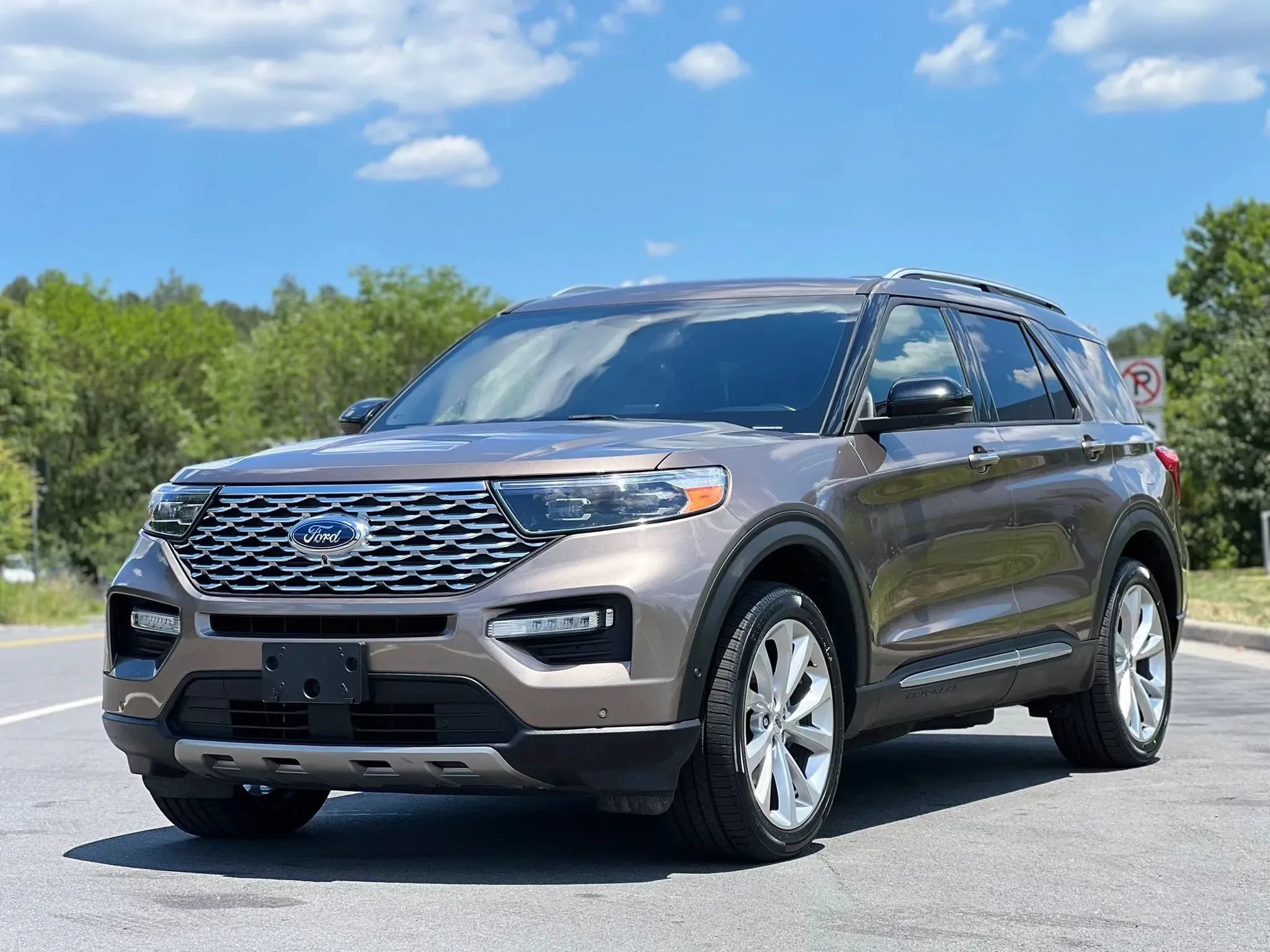 Used 2021 Ford Explorer Platinum w/ Equipment Group 601A AWD/4WD image 1