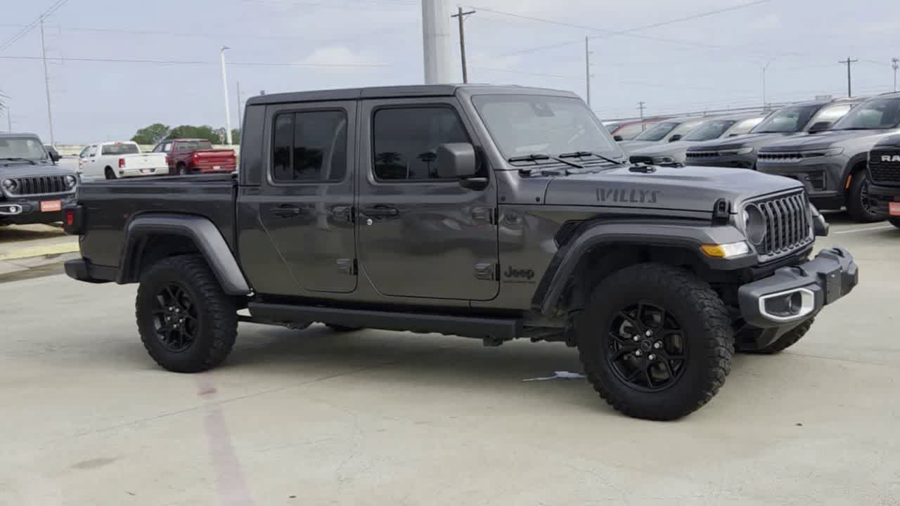 Used 2025 Jeep Gladiator Sport AWD/4WD image 2