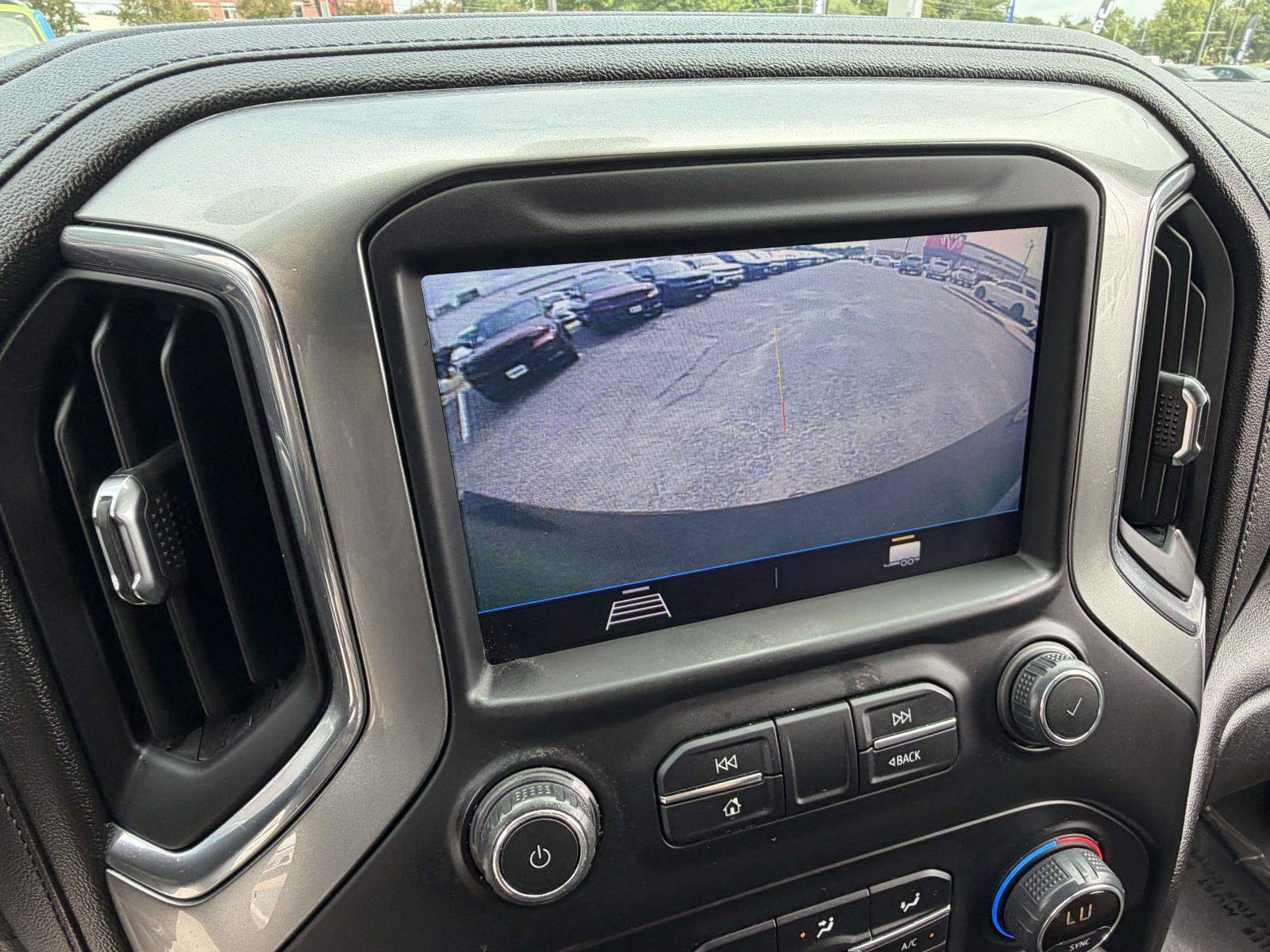 Used 2022 Chevrolet Silverado 1500 LT AWD/4WD image 12