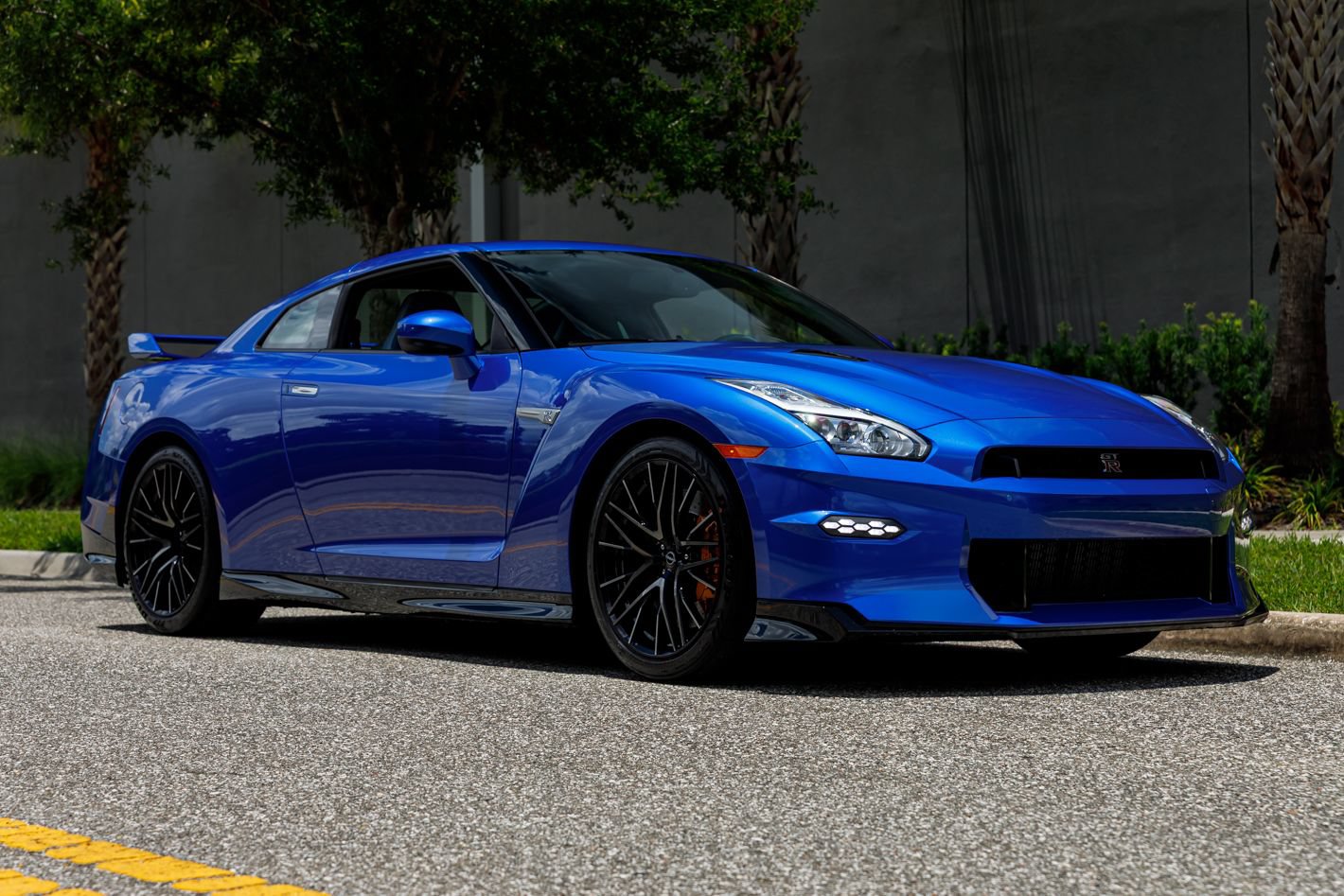 Used 2024 Nissan GT-R AWD/4WD image 7