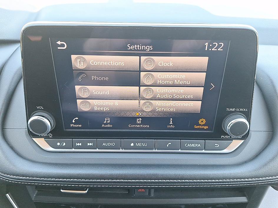 Certified 2025 Nissan Rogue SV FWD image 16