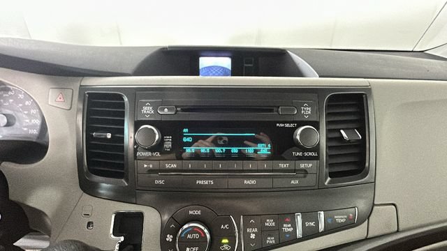 Used 2014 Toyota Sienna LE AWD/4WD image 23