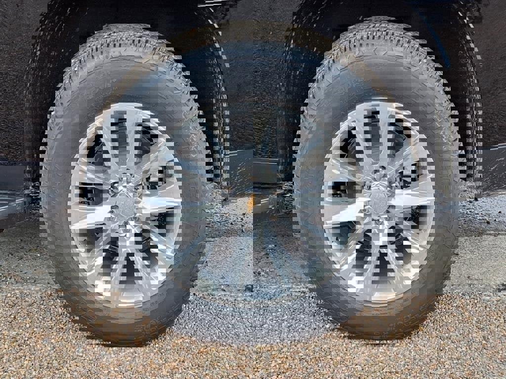 New 2025 Chevrolet Suburban Premier image 6