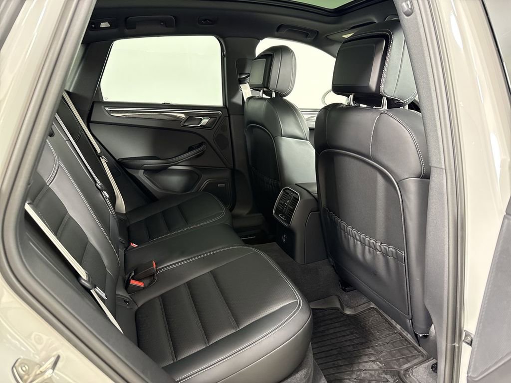 Certified 2025 Porsche Macan GTS AWD/4WD image 25