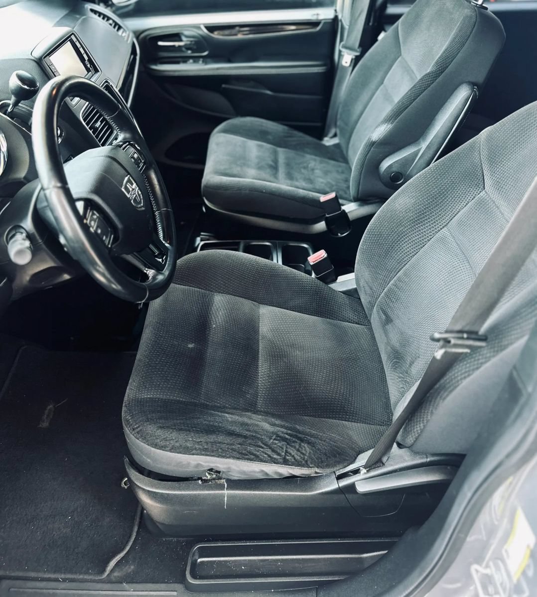 Used 2018 Dodge Grand Caravan SE FWD image 19
