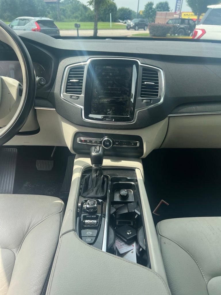 Used 2020 Volvo XC90 T5 Momentum w/ Protection Package Premier FWD image 12