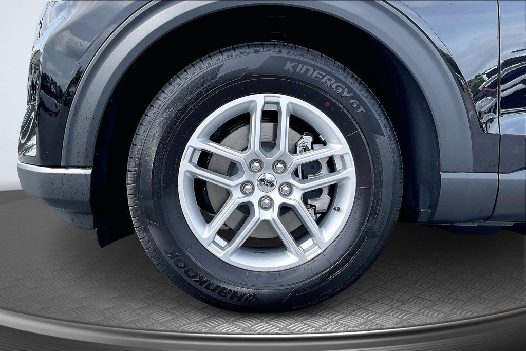 New 2026 Ford Explorer Active RWD image 12