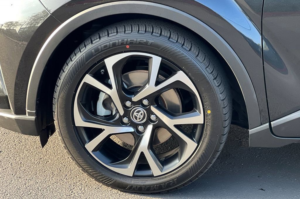 Used 2020 Toyota C-HR XLE image 29