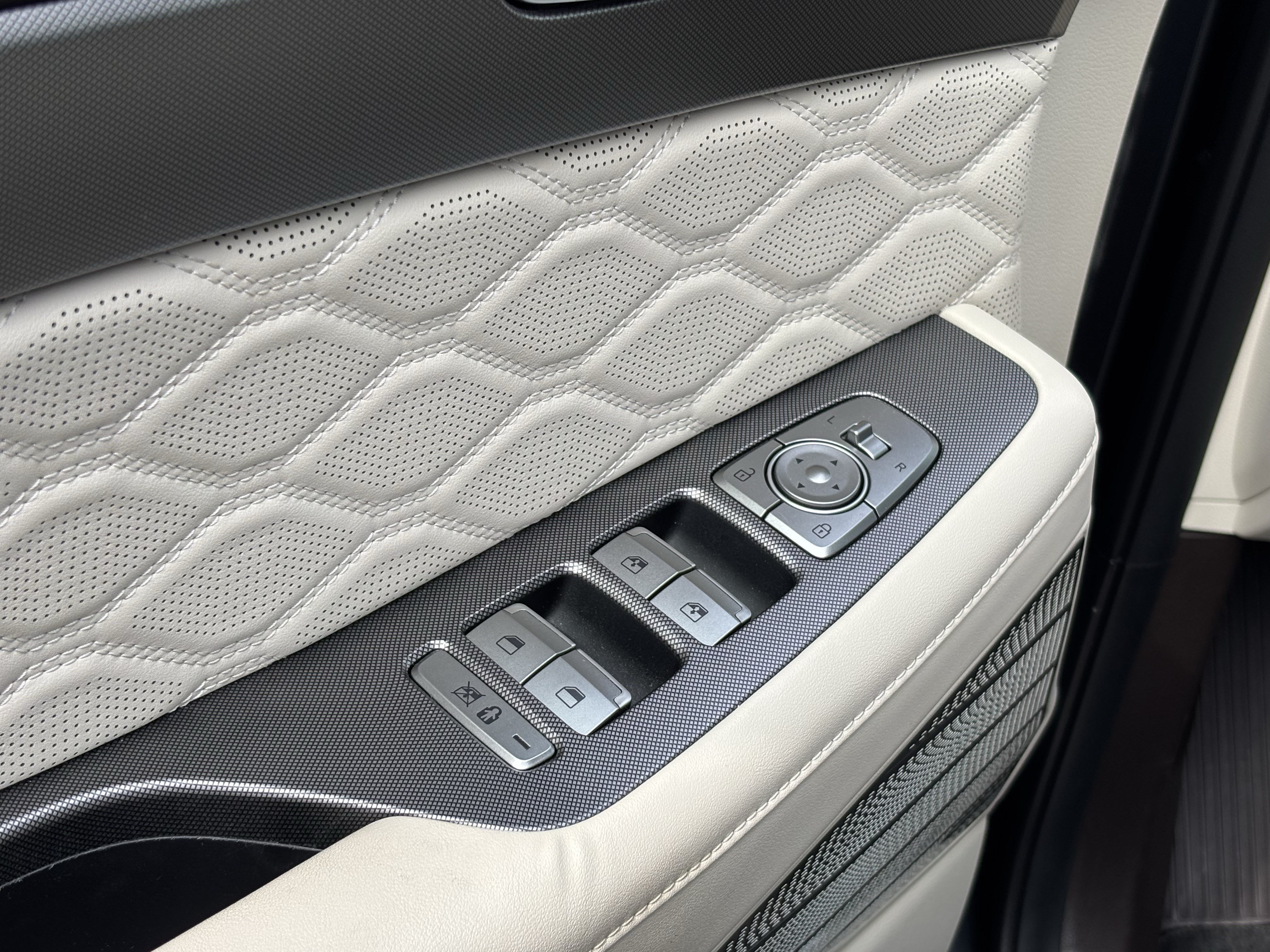 Used 2020 Hyundai Palisade Limited FWD image 14