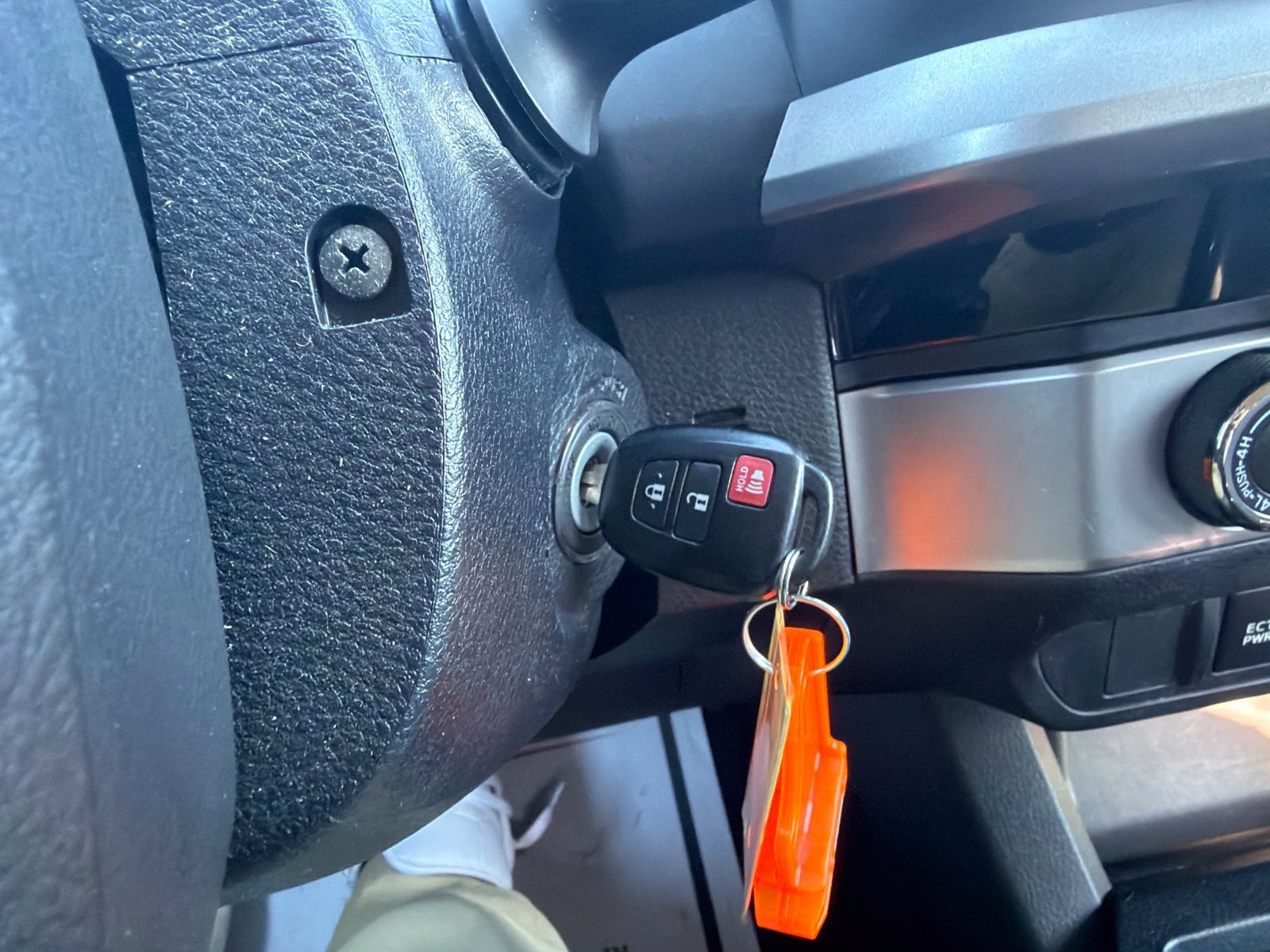 Used 2018 Toyota Tacoma SR5 AWD/4WD image 17