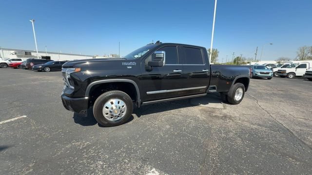 Used 2026 Chevrolet Silverado 3500 High Country w/ Technology Package AWD/4WD image 4