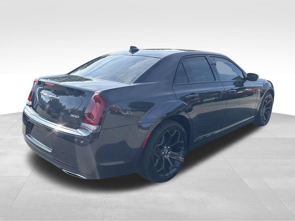 Used 2019 Chrysler 300 Touring w/ Sport Appearance Package RWD image 11