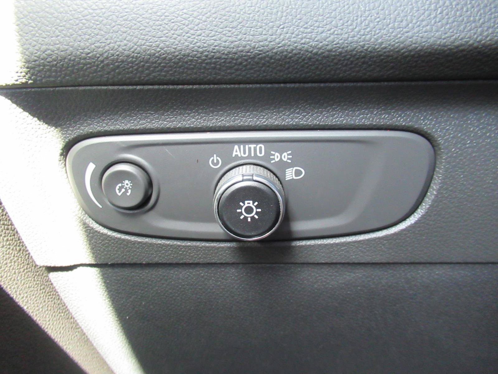 Used 2023 Buick Envision Essence w/ Sport Touring Package AWD/4WD image 23
