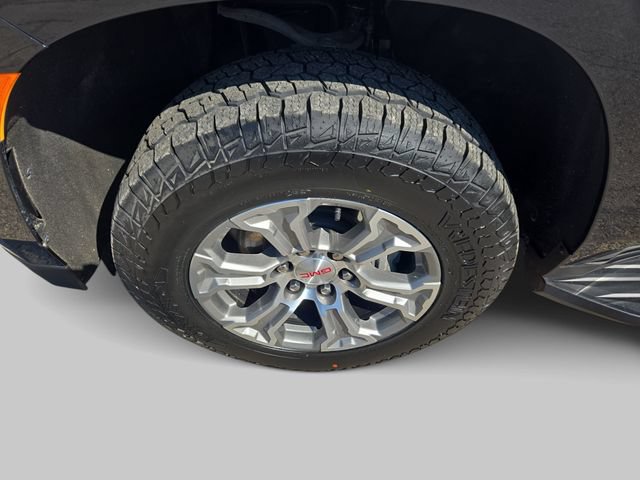 Used 2024 GMC Yukon SLE AWD/4WD image 32