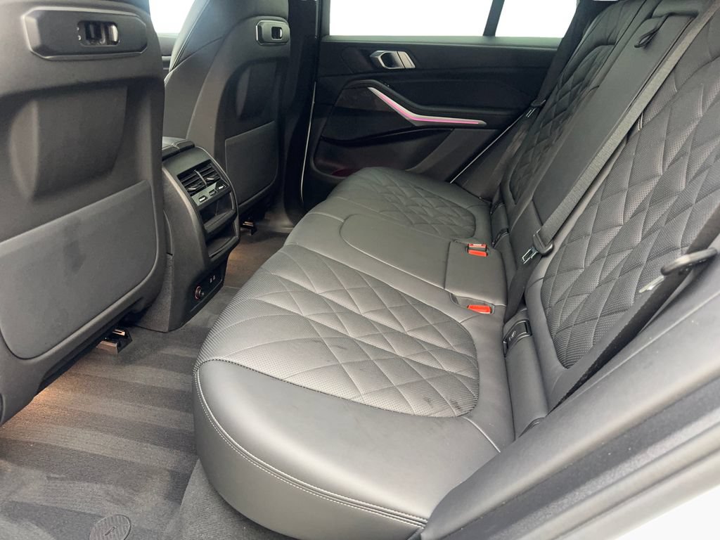 Used 2024 BMW X5 xDrive40i w/ Parking Assistance Package AWD/4WD image 34