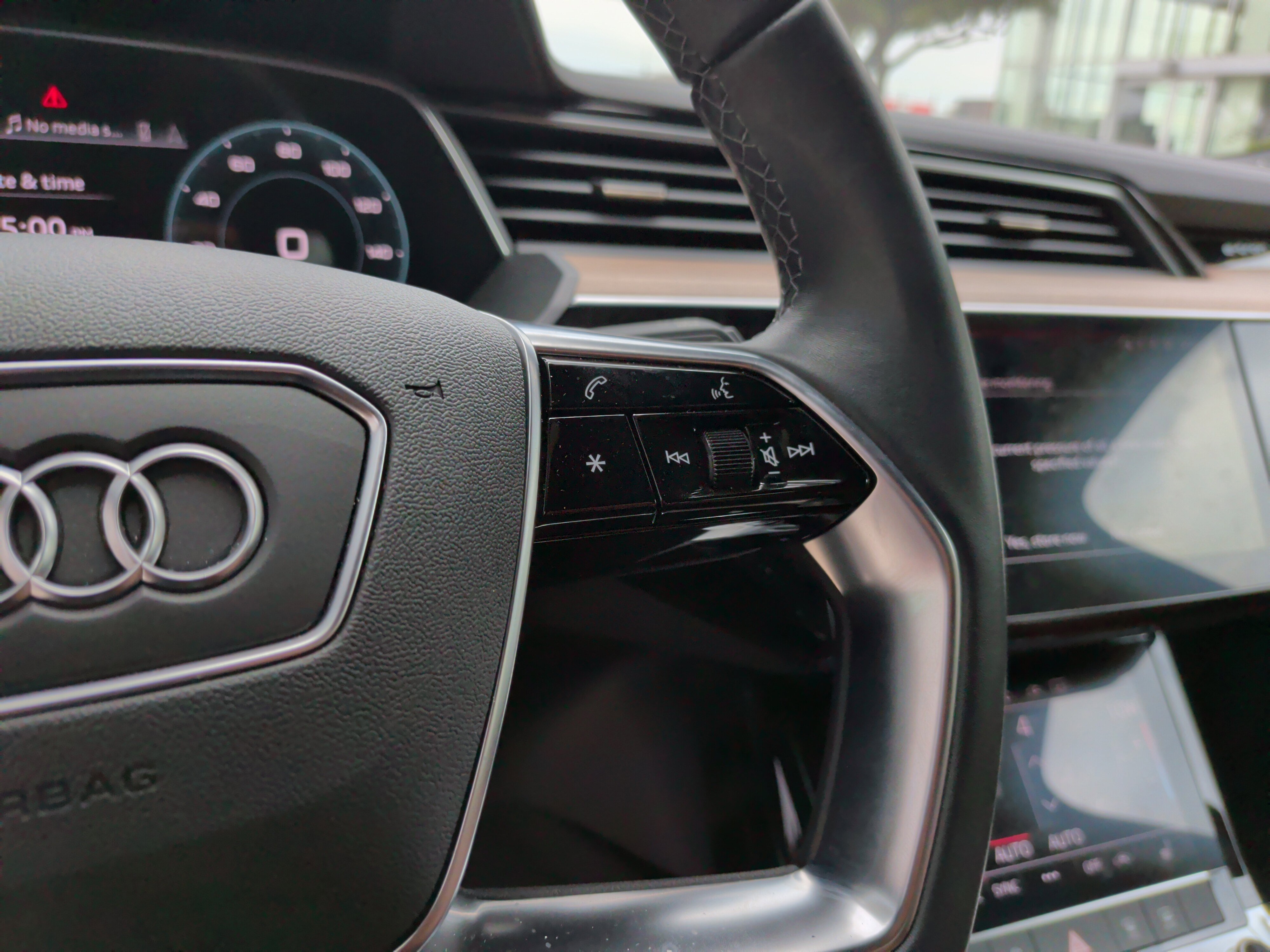 Used 2024 Audi Q8 e-tron Premium AWD/4WD image 20