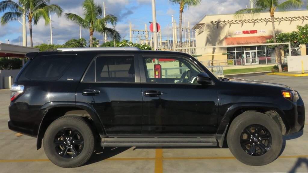 Used 2016 Toyota 4Runner SR5 image 5