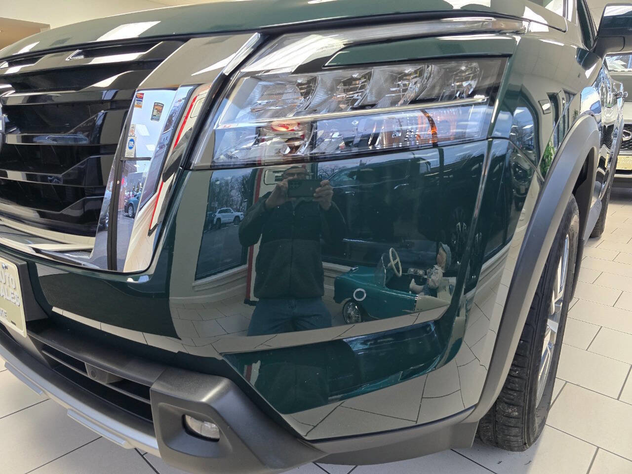 Used 2023 Nissan Pathfinder SL AWD/4WD image 6