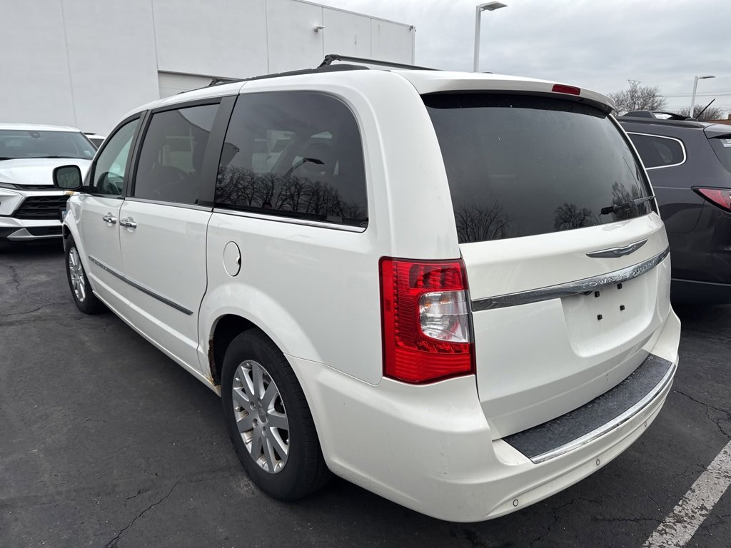 Used 2012 Chrysler Town & Country Touring-L w/ Entertainment Group #2 image 3