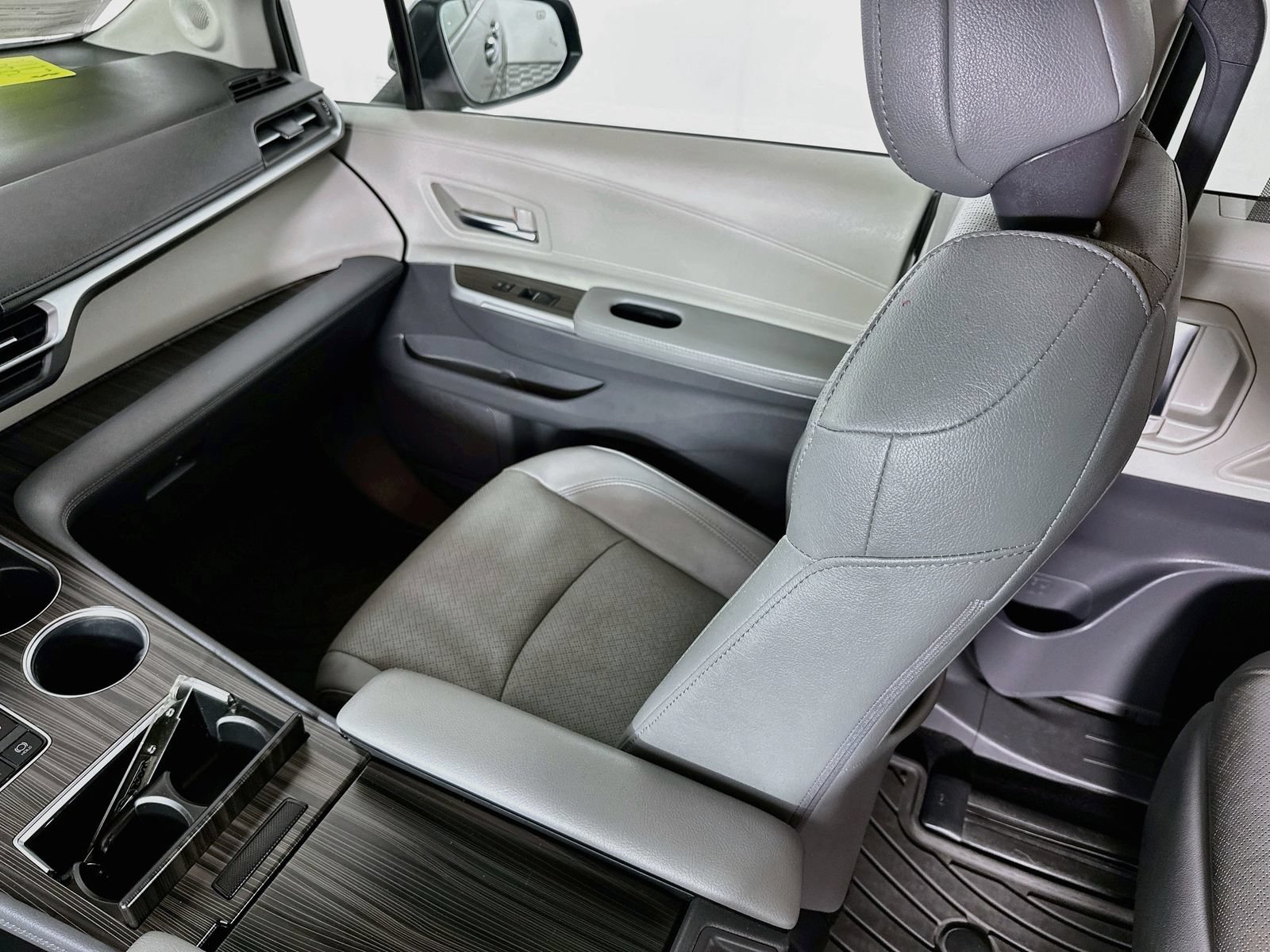Used 2022 Toyota Sienna Limited AWD/4WD image 24