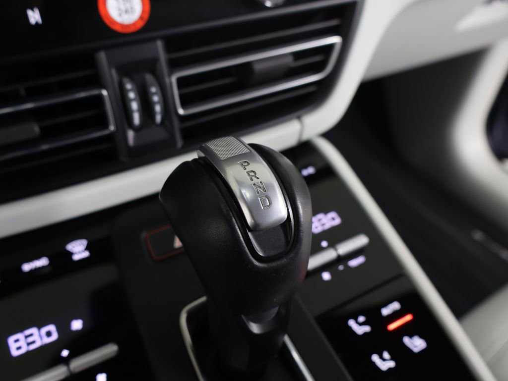 Certified 2024 Porsche Macan image 18
