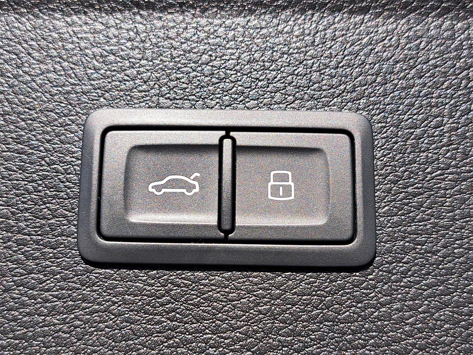 Used 2022 Audi Q5 e Premium w/ Convenience Package image 13