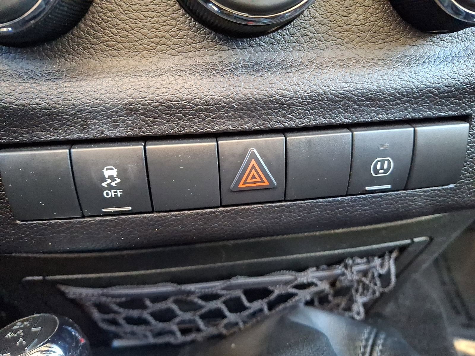 Used 2017 Jeep Wrangler Unlimited Sahara w/ Connectivity Group image 23