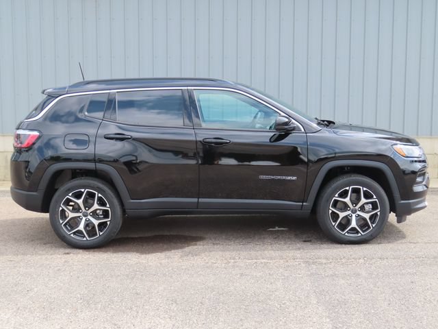 Used 2026 Jeep Compass Limited w/ Sun, Sound & Navigation Group AWD/4WD image 2