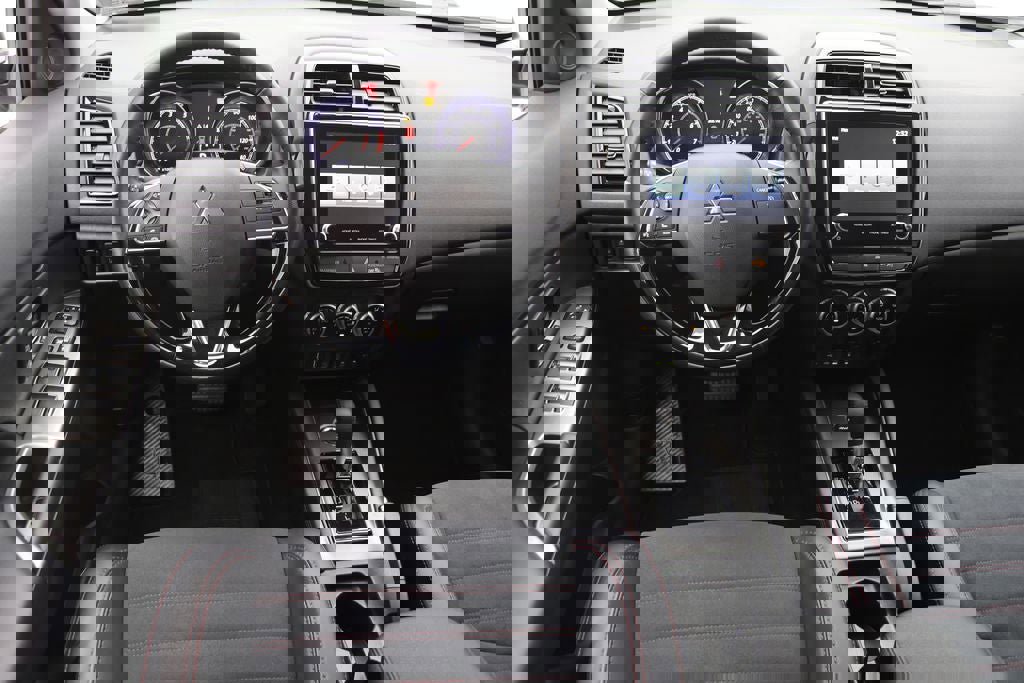 Used 2025 Mitsubishi Outlander Sport AWD image 12