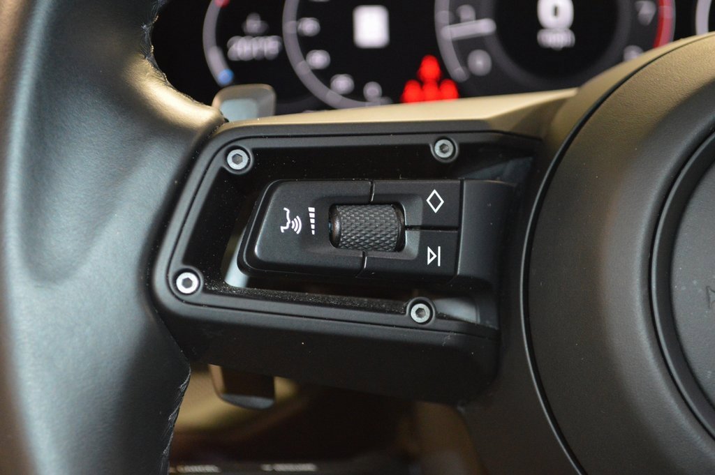 Certified 2025 Porsche Cayenne Coupe image 21