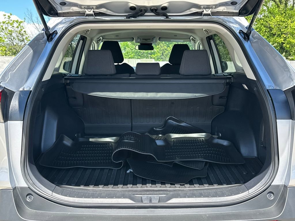Used 2024 Toyota RAV4 LE AWD/4WD image 6