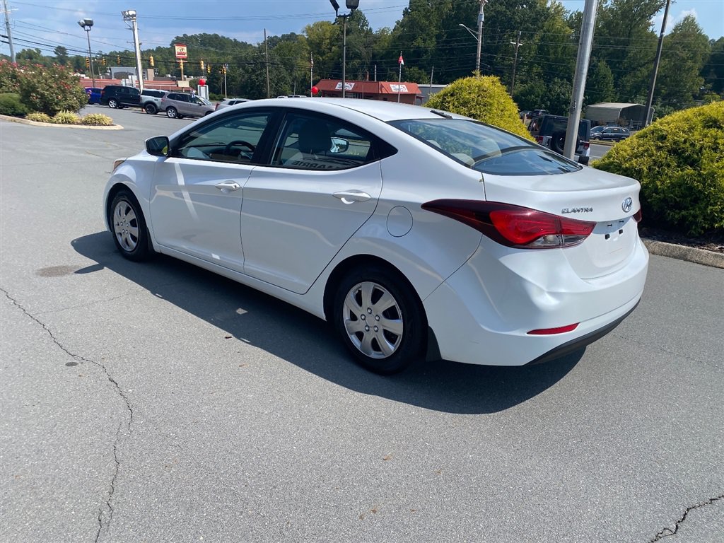 Used 2016 Hyundai Elantra SE FWD image 4