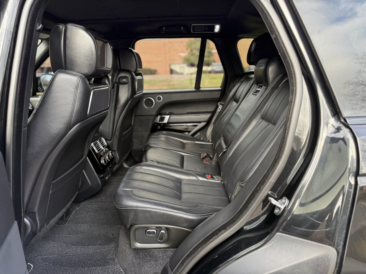 Used 2015 Land Rover Range Rover Autobiography image 18