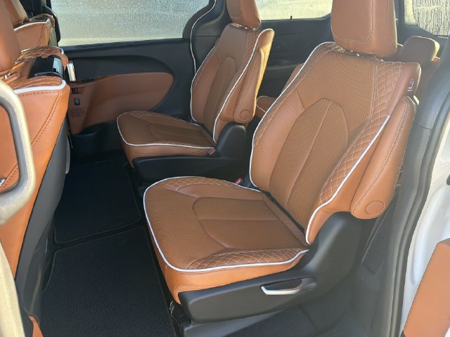 Used 2026 Chrysler Pacifica Pinnacle FWD image 23