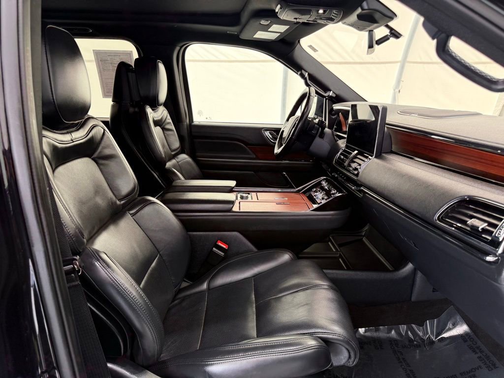 Used 2024 Lincoln Navigator Reserve image 21