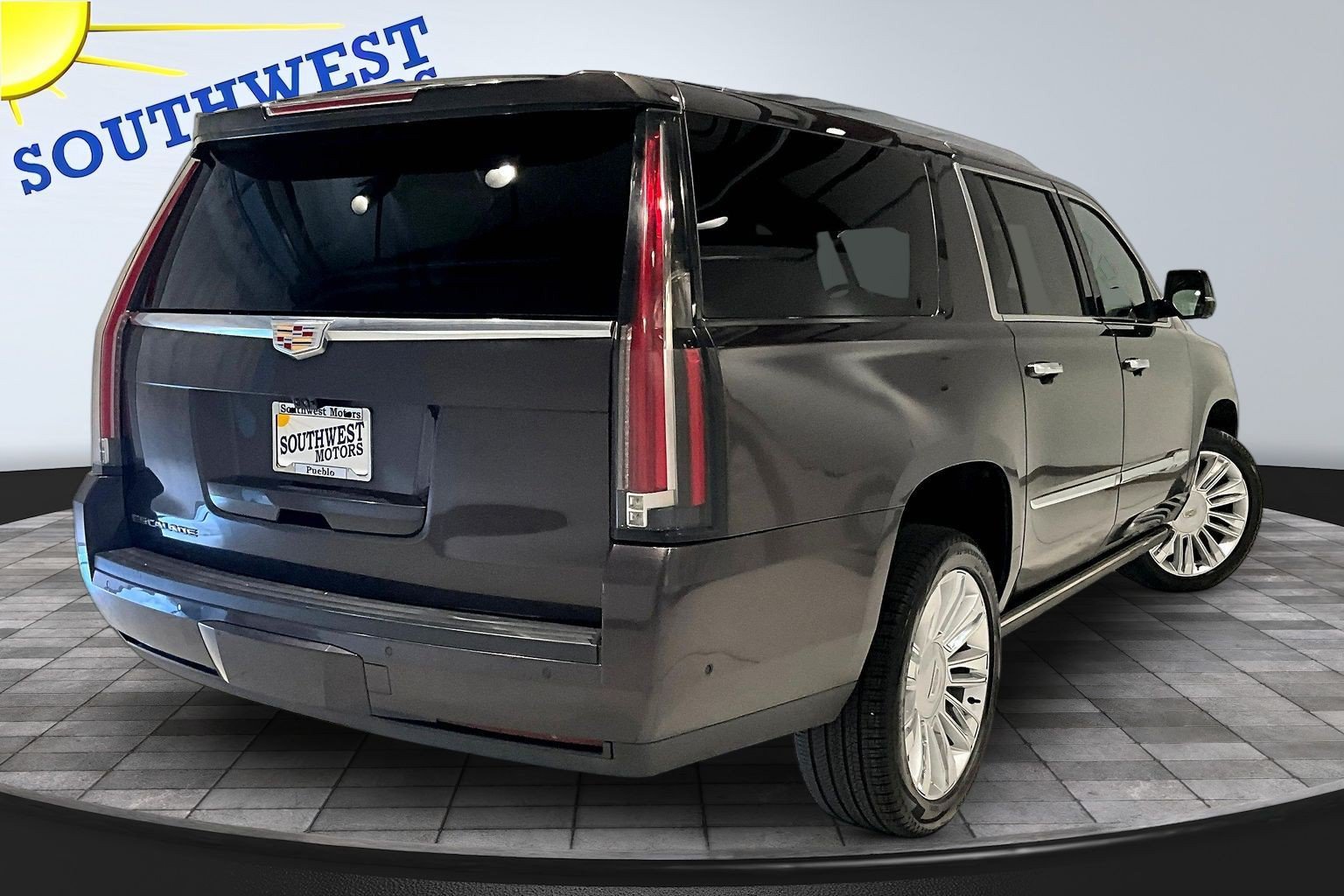 Used 2018 Cadillac Escalade ESV Platinum AWD/4WD image 7