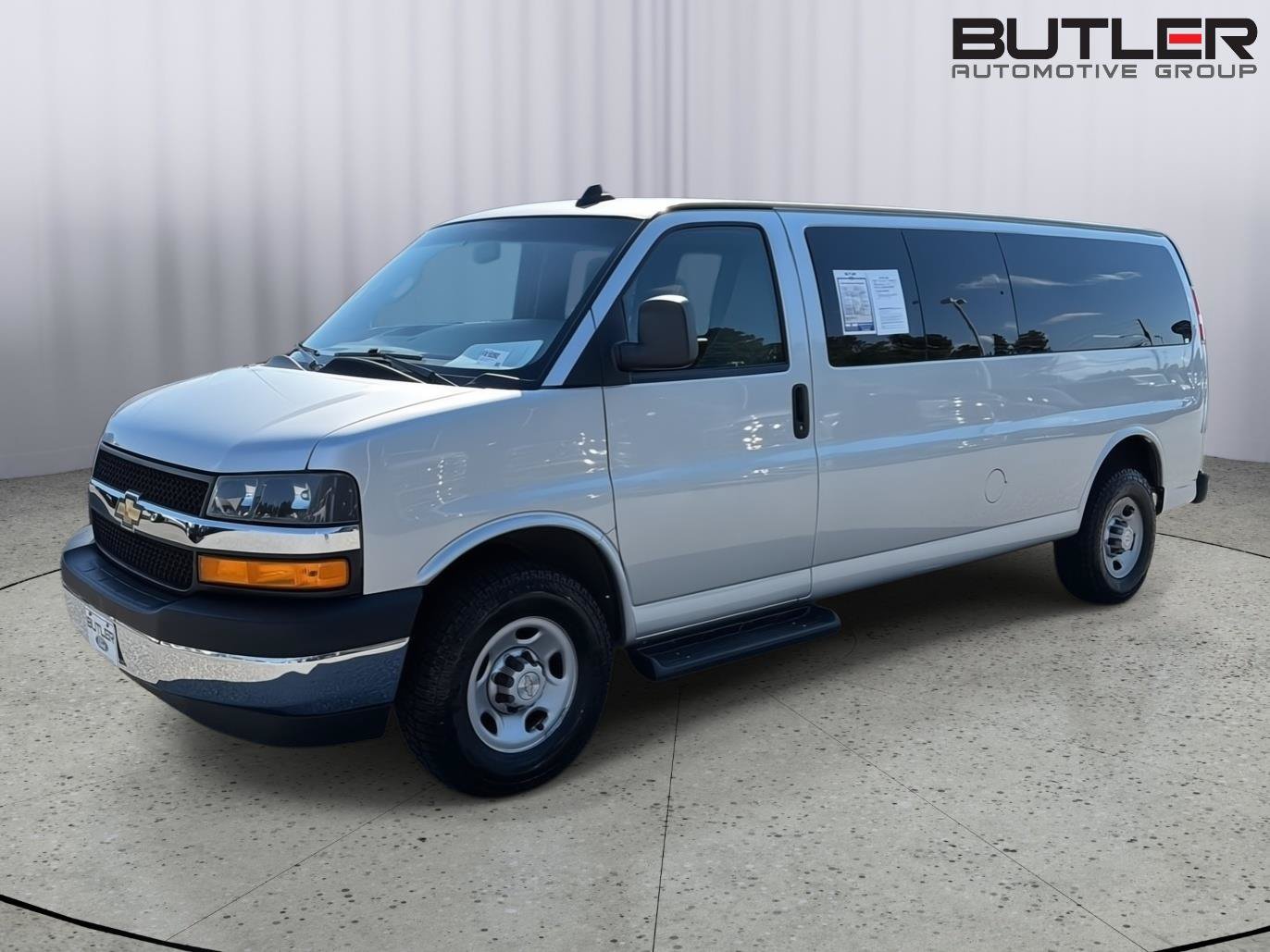 Used 2023 Chevrolet Express 3500 LS w/ Chrome Appearance Package RWD image 1