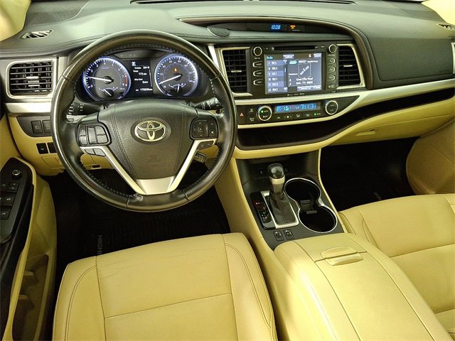 Used 2019 Toyota Highlander XLE video 2