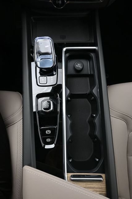 New 2026 Volvo XC60 B5 Plus w/ Protection Package Premier AWD/4WD image 12
