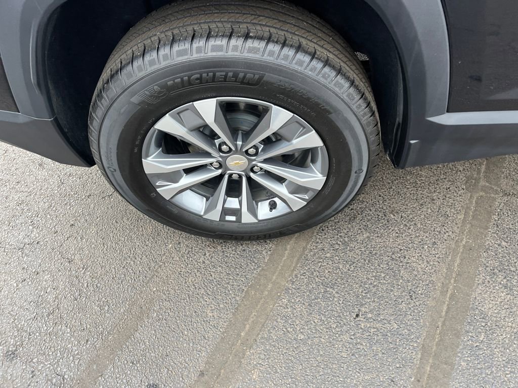 Used 2025 Chevrolet Equinox LT image 32